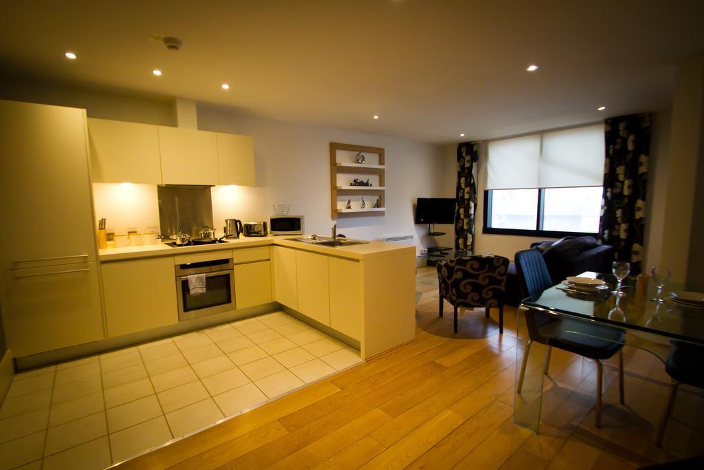 Merchant Quarters Apartments Liverpool Room photo