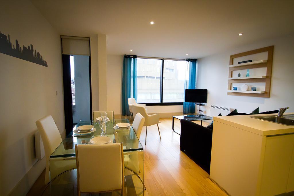 Merchant Quarters Apartments Liverpool Room photo