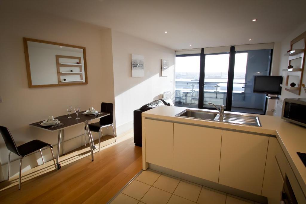 Merchant Quarters Apartments Liverpool Room photo