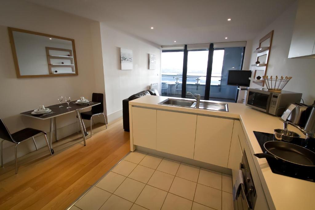 Merchant Quarters Apartments Liverpool Room photo
